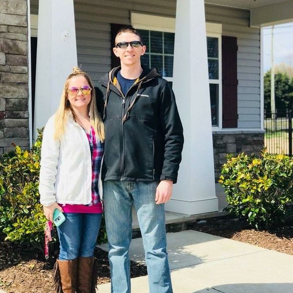 Meet your Posher, Stephanie - Picture 1 of 1